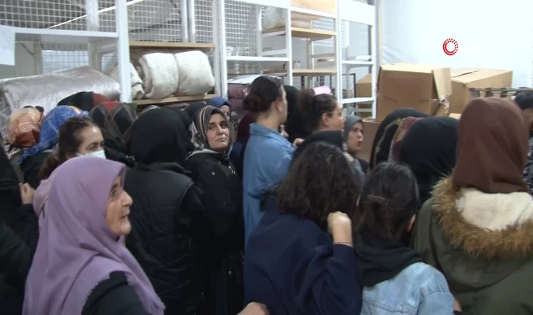 Kadıköy’de markalar çadırı açılışında ’indirim’ izdihamı