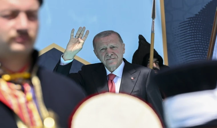 Tarih, yeni zaferlere başlamak için vardır