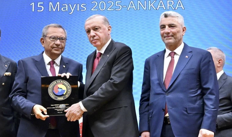 Meclis Başkanı Mehmet Hanefi Öksüz'e Hizmet Şeref Belgesi