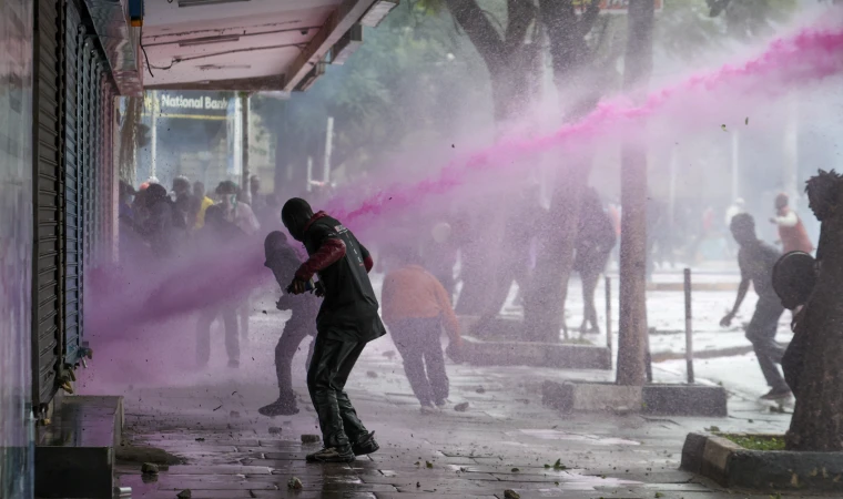 Kenya'da sokaklar karıştı: 56 yaralı