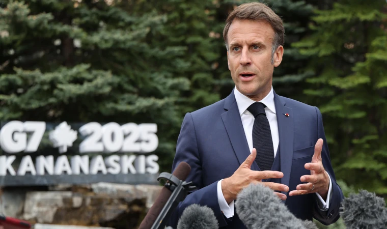 Macron: "İran’da rejim değişikliği Orta Doğu’da kaosa yol açar"