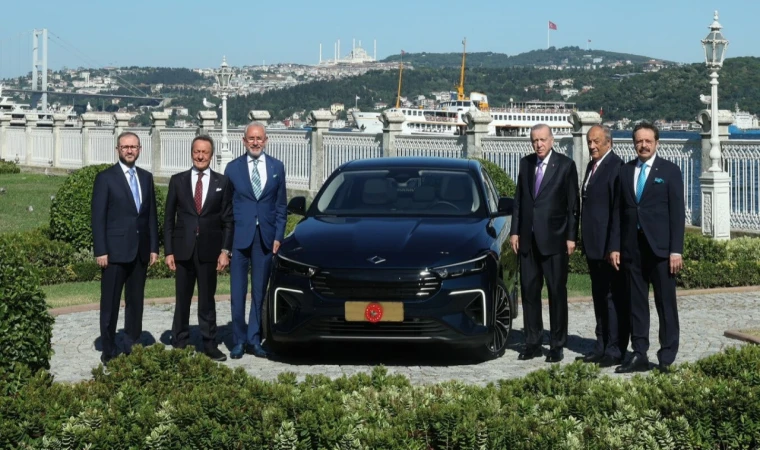 Cumhurbaşkanı Erdoğan, Togg’un yeni modeli T10F’yi test etti