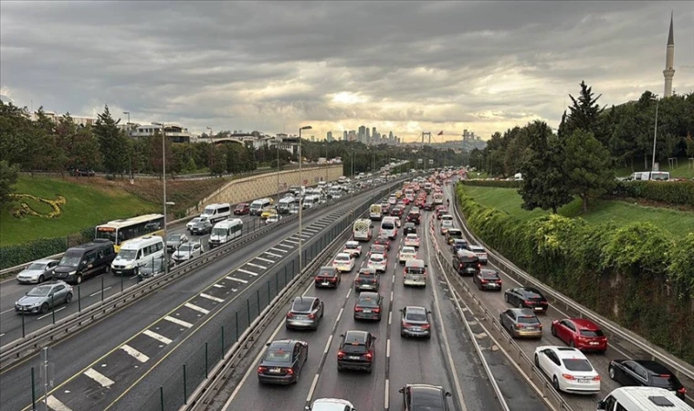 Eğitim öğretimin ilk gününde trafik yoğunluğu