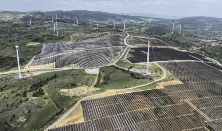 Yenilenebilir enerjideki büyüme doğal gazın elektrik üretimindeki payını düşürüyor