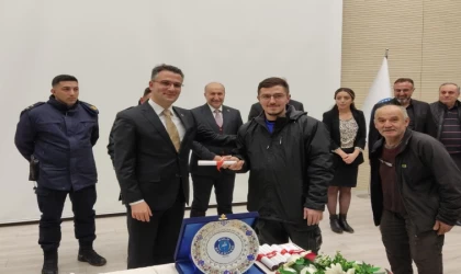 90 esnaf 22 yıl sonra tapularına kavuştu