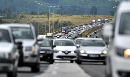 Bir ayda trafiğe yaklaşık 2 bin araç daha katıldı
