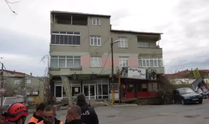 Ümraniye'de metro çalışması sırasında 2 bina çöktü!