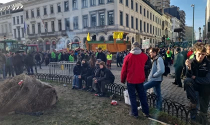 Avrupa Parlamentosu’nun önü savaş alanına döndü