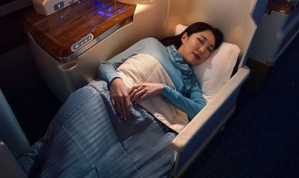 Emirates, uçak içi kıyafet setini tanıttı