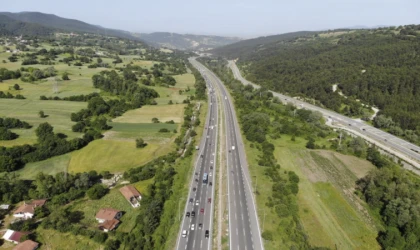 Akın akın gidiyorlar: Bayram trafiği böyle görüntülendi