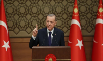 Bayrağa uzanan elleri kırarız