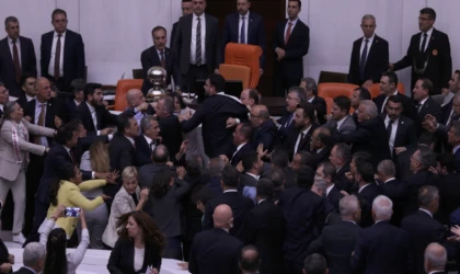 TBMM Genel Kurulu’nda yumruklu kavga