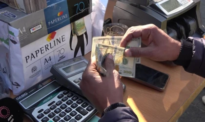 Suriye lirası, dolar karşısında değer kazanmaya devam ediyor