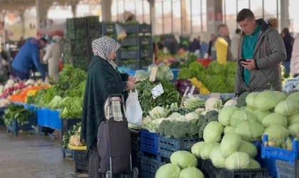 Halk pazarında fiyatlar yükseldi