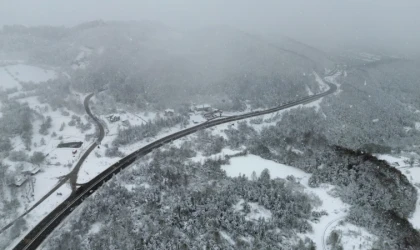 Bolu Dağı’nda yoğun kar yağışı devam ediyor