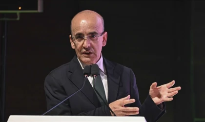 "Sanayi üretimi çeyreklik yüzde 0,7 arttı"