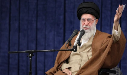 Hamaney: ''İran kimseye teslim olmayacaktır''