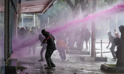 Kenya'da sokaklar karıştı: 56 yaralı
