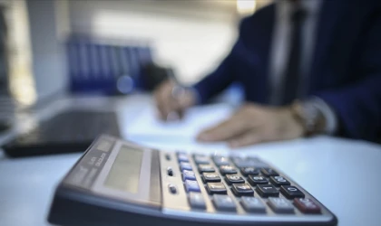 Hükümet, memur ve memur emeklisine yüzde 10+6 zam teklif etti