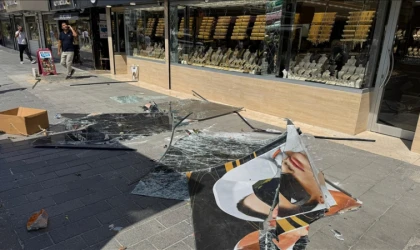 İstanbul'da fırtına etkili oldu