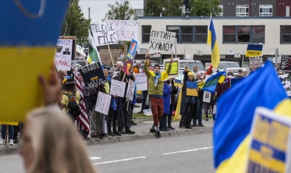 Trump-Putin zirvesinde protesto