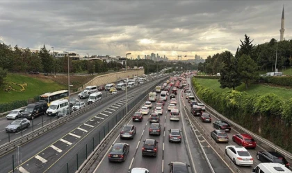 Eğitim öğretimin ilk gününde trafik yoğunluğu