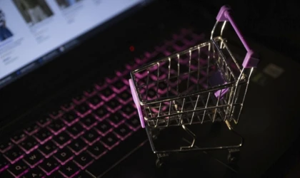 e-Ticarette erkekler yazılıma, kadınlar giyime yöneldi