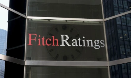 Fitch, petrol piyasasında arz fazlası oluşacağını öngörüyor