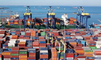 Dış ticaret 900 milyar lirayı aştı